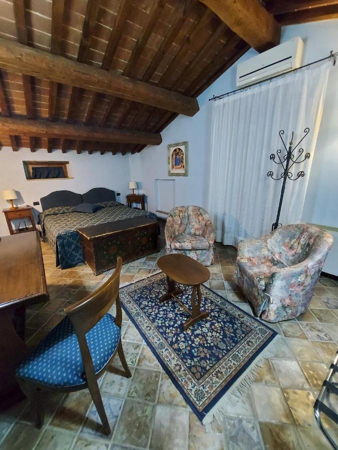 Country Hotel Poggiomanente Umbertide Bagian luar foto