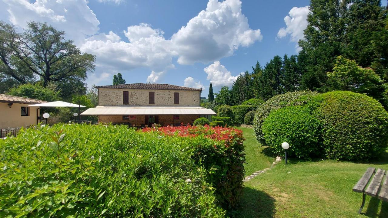 Country Hotel Poggiomanente Umbertide Bagian luar foto