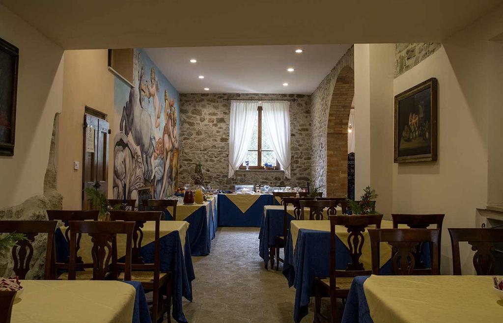 Country Hotel Poggiomanente Umbertide Bagian luar foto