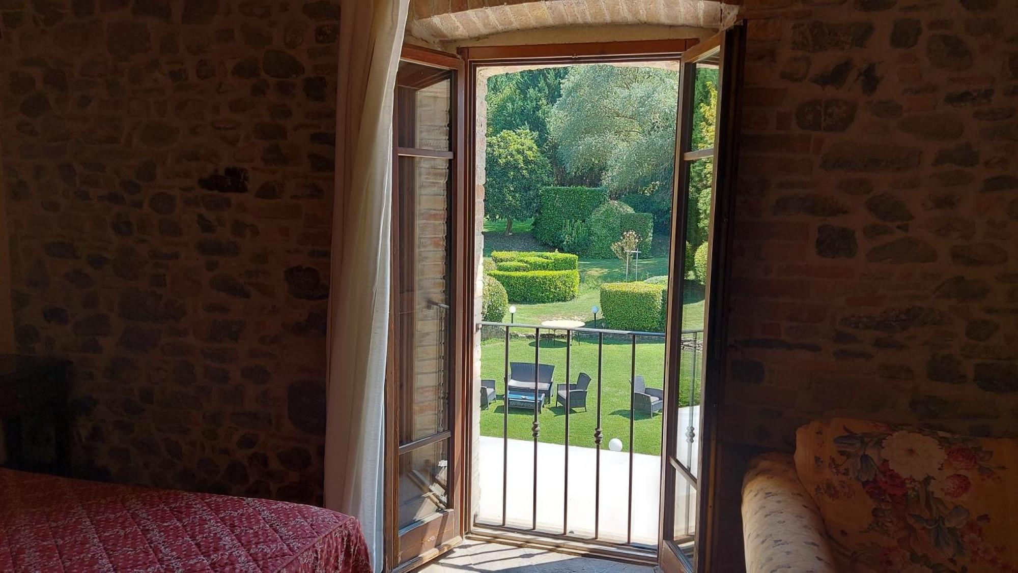 Country Hotel Poggiomanente Umbertide Bagian luar foto