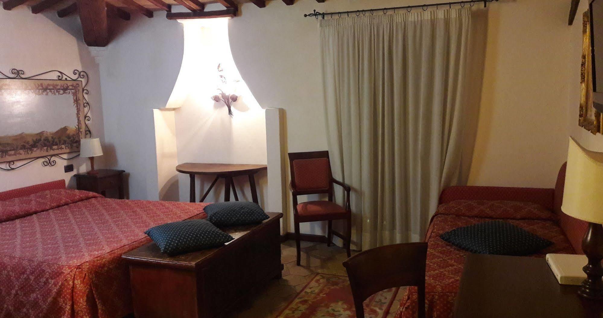 Country Hotel Poggiomanente Umbertide Bagian luar foto