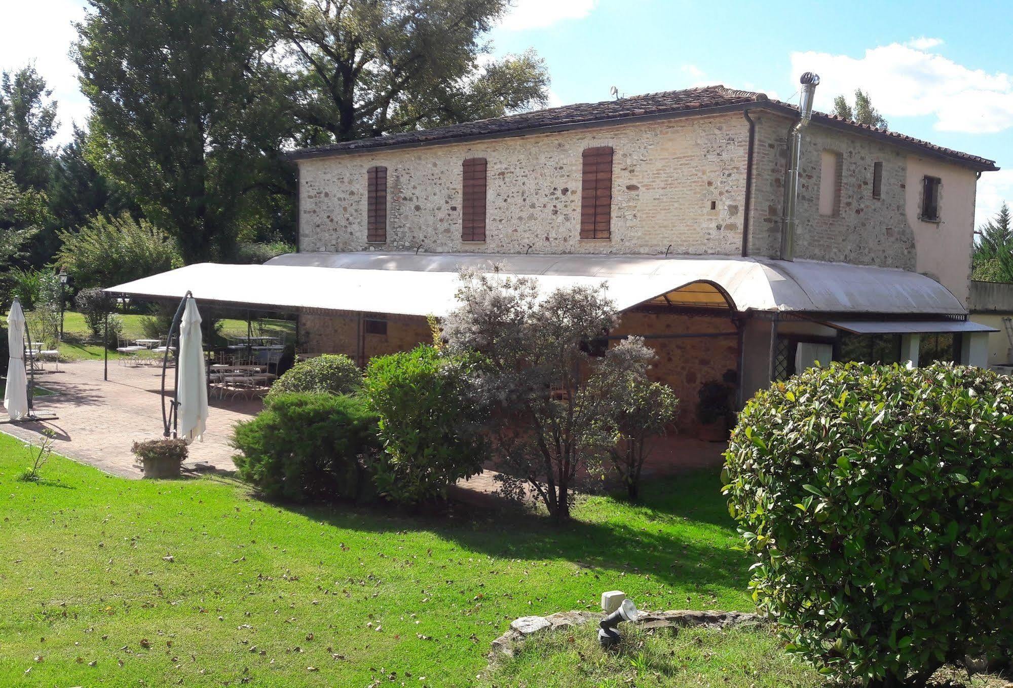 Country Hotel Poggiomanente Umbertide Bagian luar foto