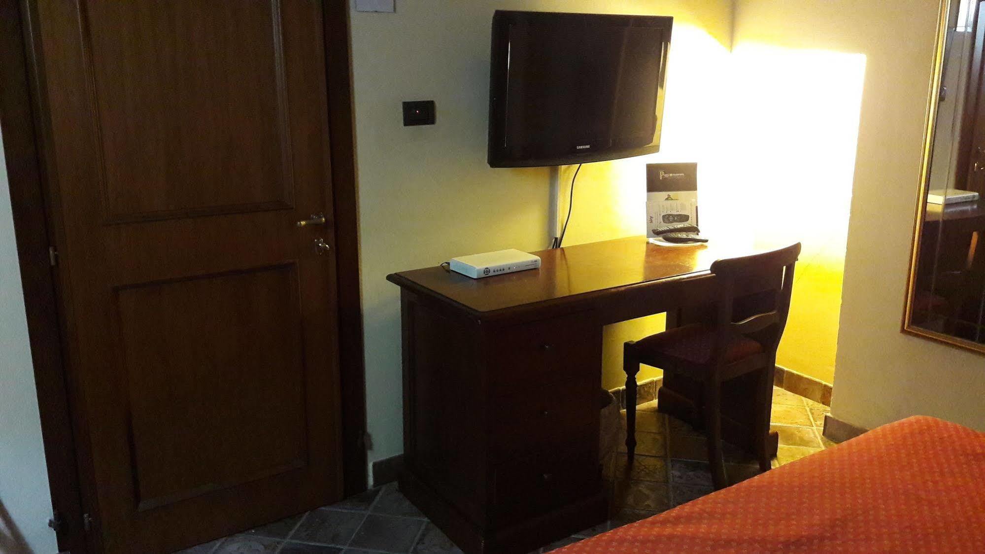 Country Hotel Poggiomanente Umbertide Bagian luar foto