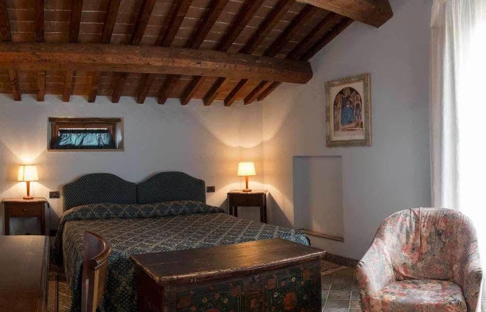 Country Hotel Poggiomanente Umbertide Bagian luar foto