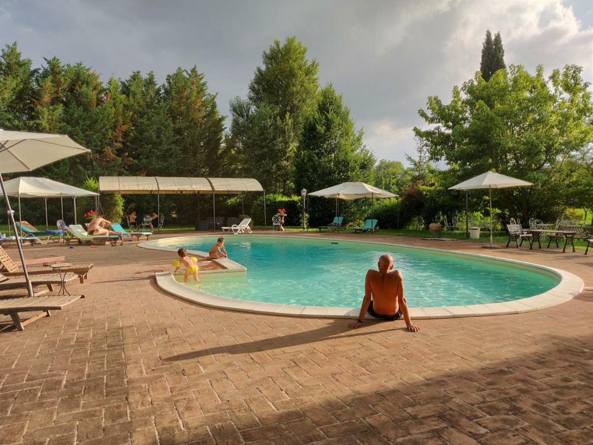 Country Hotel Poggiomanente Umbertide Bagian luar foto